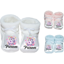 chaussons-bébé-personnalisé-blanc-bleu-ou-rose-dauphin-prénom