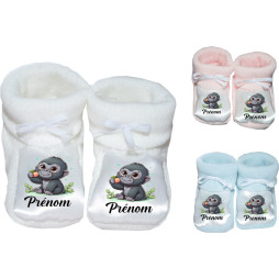 chaussons-bébé-personnalisé-blanc-bleu-ou-rose-gorille-prénom