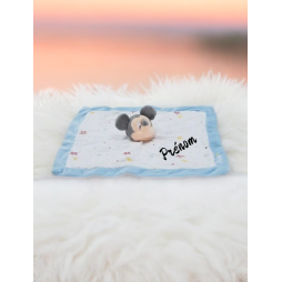 doudou mickey et son mouchoir personnalisé au prénom de bébé