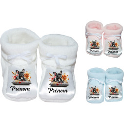 chaussons-bébé-personnalisé-blanc-bleu-ou-rose-bouledogue-coussin-prénom